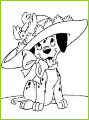 Lucky le petit chiot dalmatien joue avec un chapeau