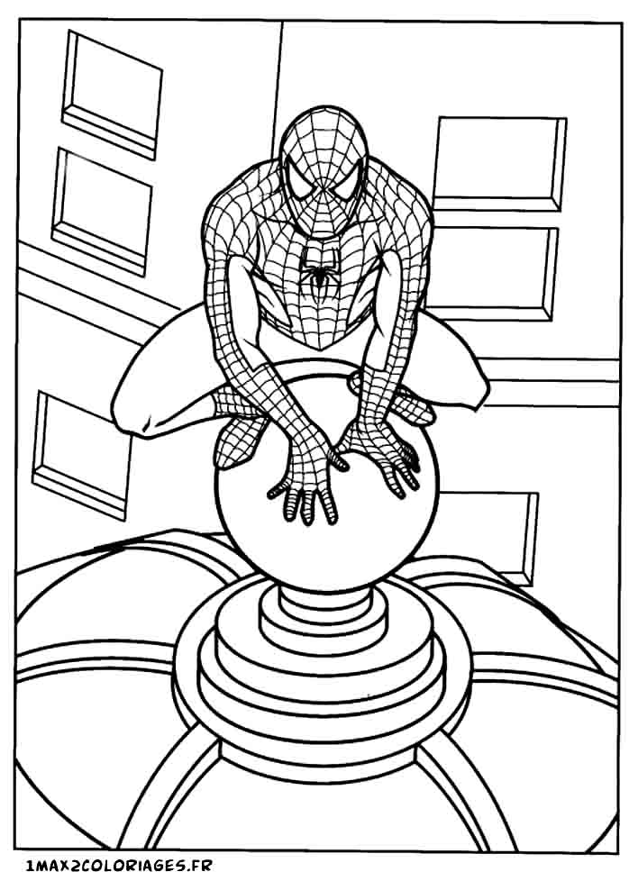 Spiderman observe du haut du buiding